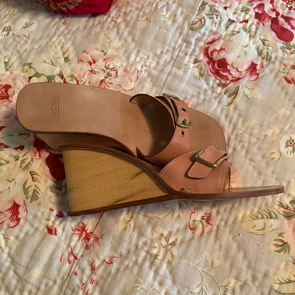 Coach Y2K Buckle Slides, size 6.5, Natural, pre-loved - Picture 2 of 6